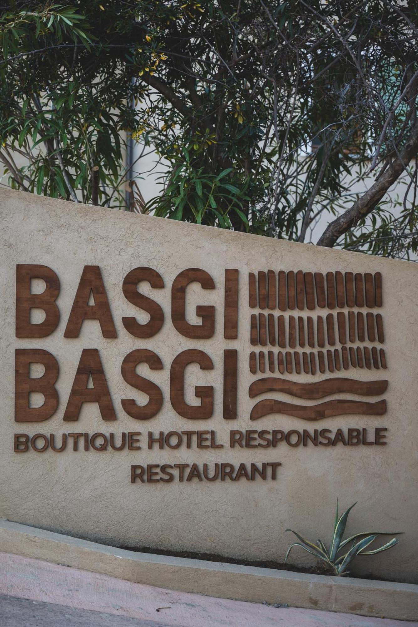 Boutique Hotel Responsable Et Restaurant Basgi Basgi Сен-Флоран Екстер'єр фото