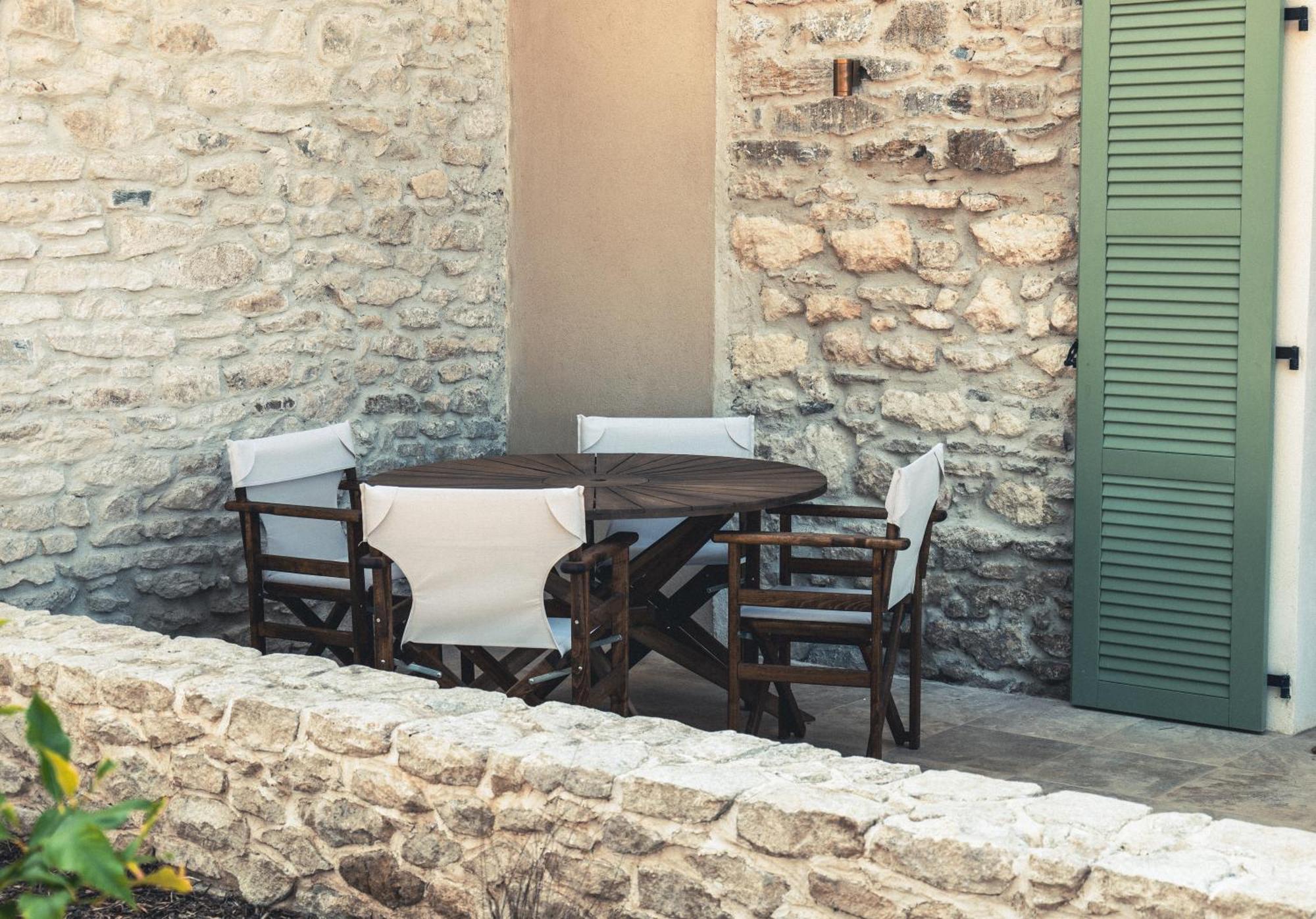 Boutique Hotel Responsable Et Restaurant Basgi Basgi Сен-Флоран Екстер'єр фото