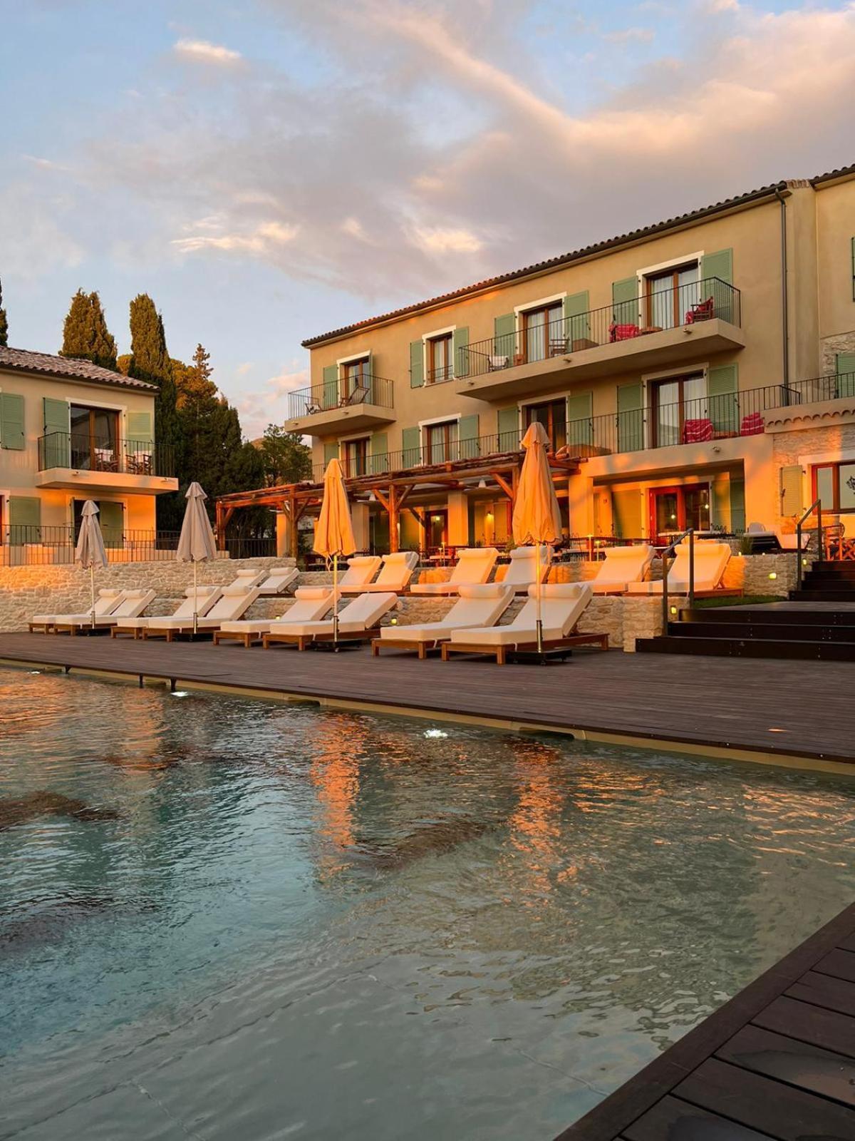 Boutique Hotel Responsable Et Restaurant Basgi Basgi Сен-Флоран Екстер'єр фото