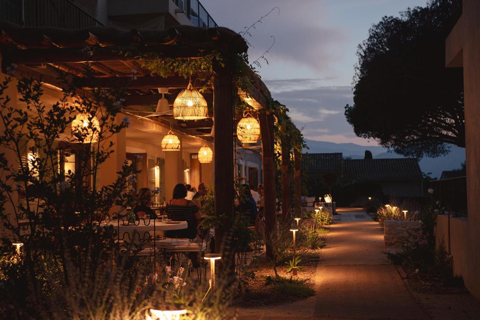 Boutique Hotel Responsable Et Restaurant Basgi Basgi Сен-Флоран Екстер'єр фото