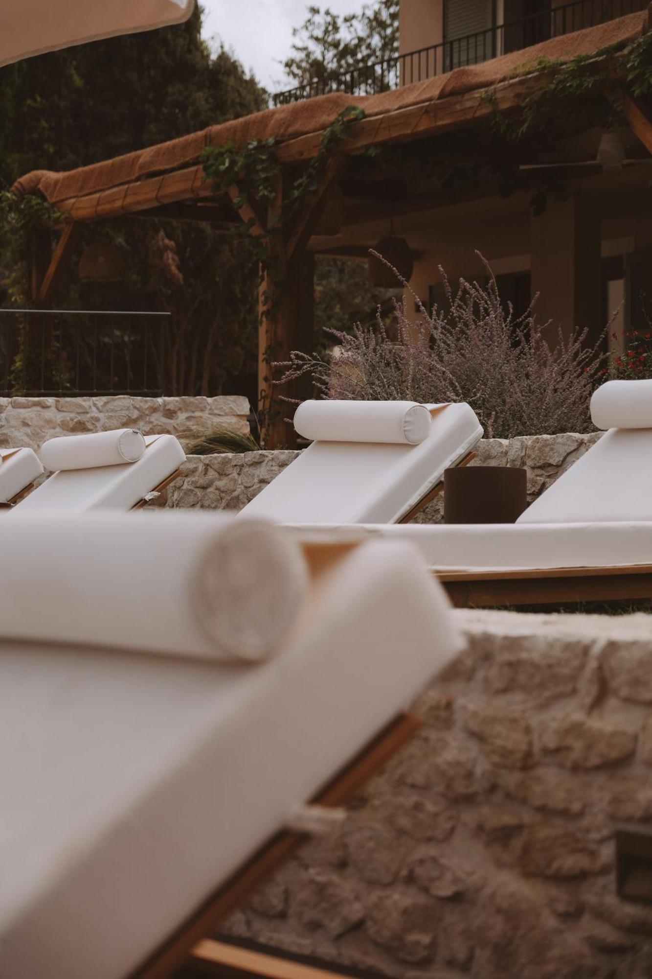 Boutique Hotel Responsable Et Restaurant Basgi Basgi Сен-Флоран Екстер'єр фото